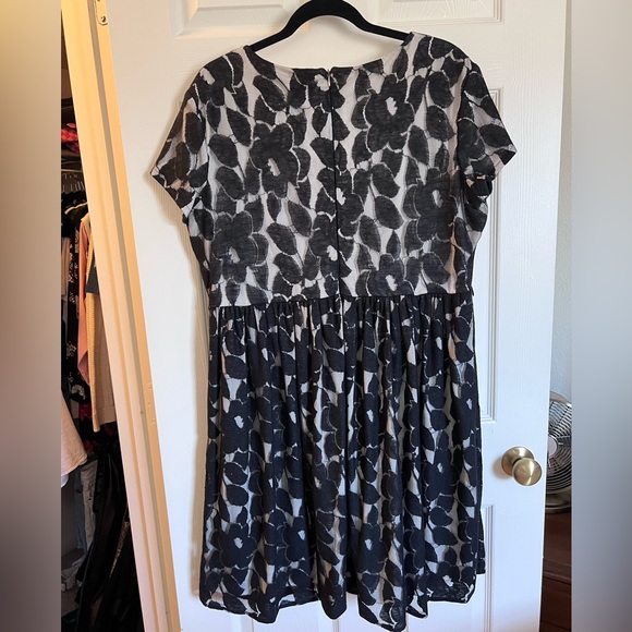 Black and white dress🖤🤍 - Picture 3 of 3